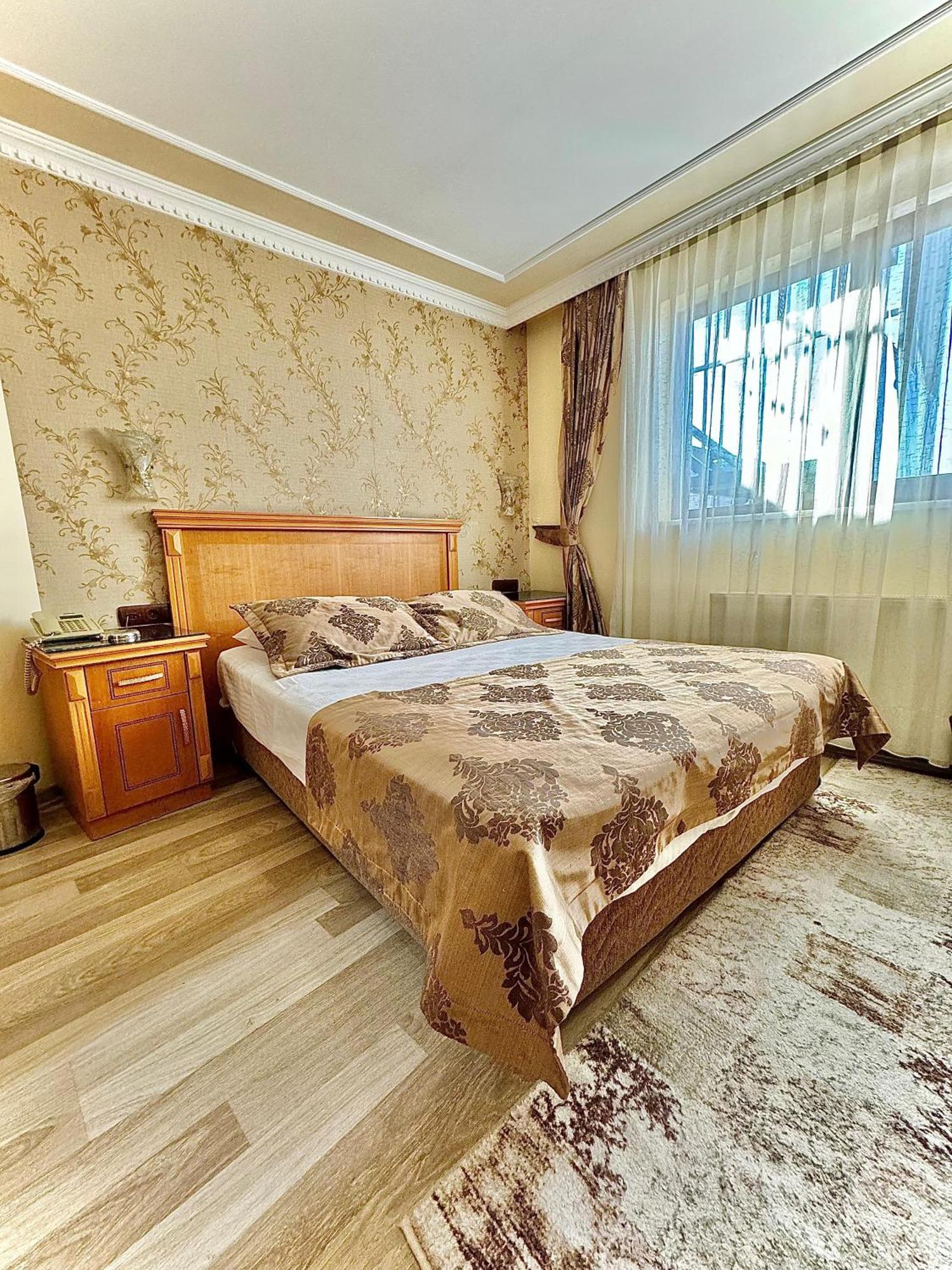 Grand Papirus 3*